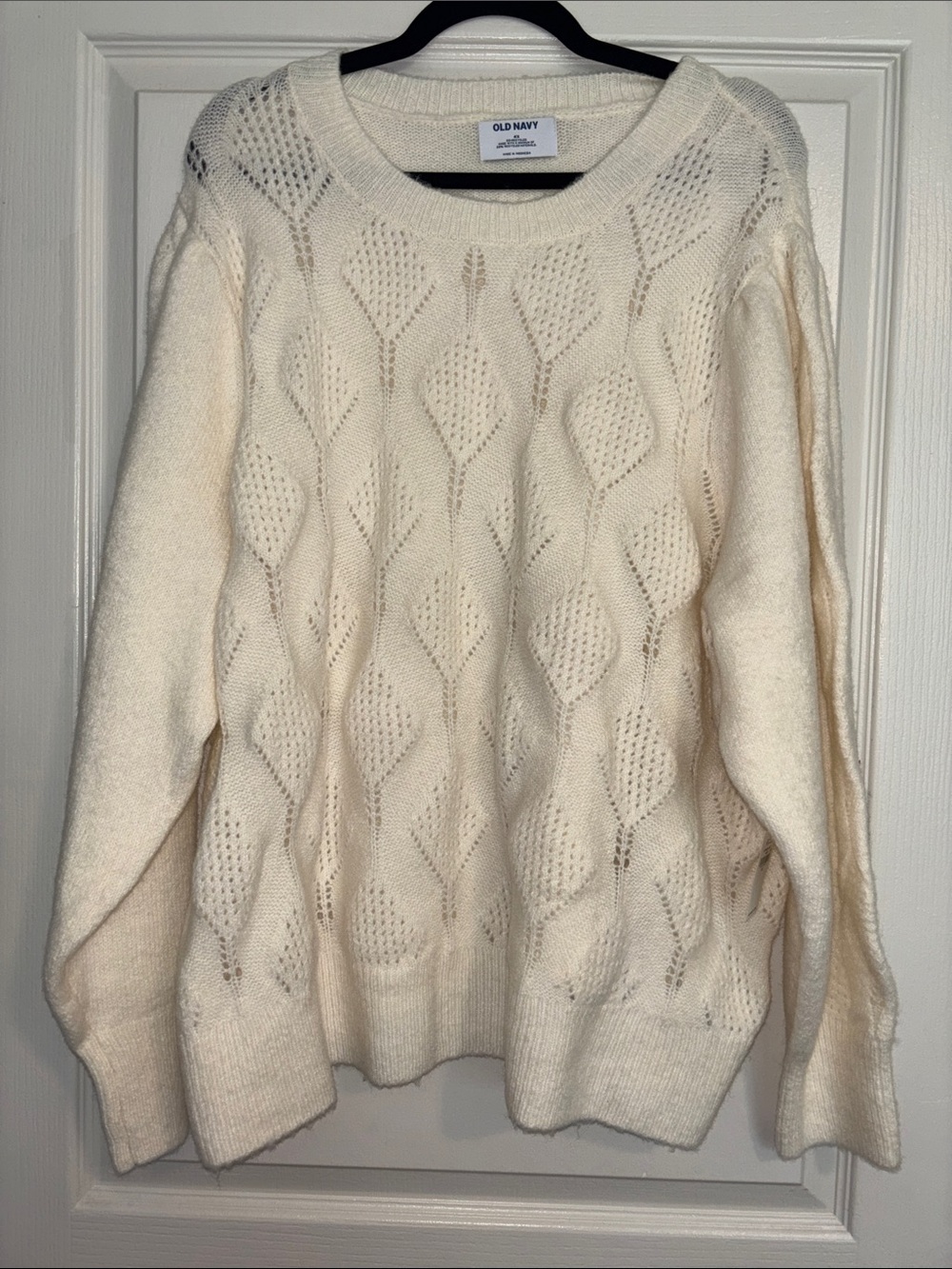 Old Navy Ivory Cable Knit Crewneck Sweater